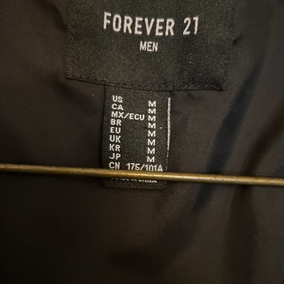 Forever 21 Pullover - Picture 6 of 10
